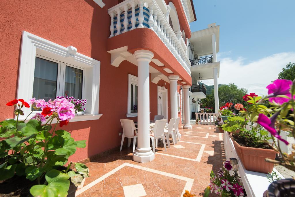 Hotel Wellness & Spa Angelo Gabriel Petrovac エクステリア 写真
