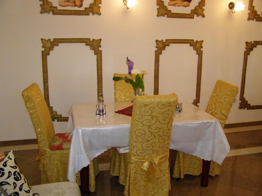 Hotel Wellness & Spa Angelo Gabriel Petrovac エクステリア 写真